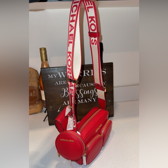 Michael Kors Crossbody with detachable airpod case and coinpouch...$498 - Picture 6 of 9